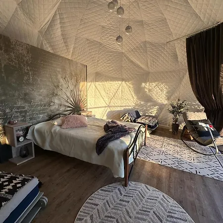 Saare Glamping Dome House Salme